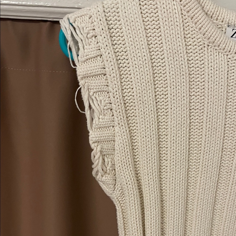 Zara Ivory Ribbed Knit Top - Picture 4 of 5
